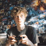 Teenage-boy-addicted-to-screens-and-gaming